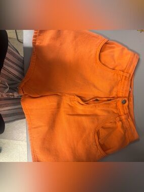 VTG 80s High Waisted Bright Orange Women’s Denim Shorts With 3 Buttons Size 9/10